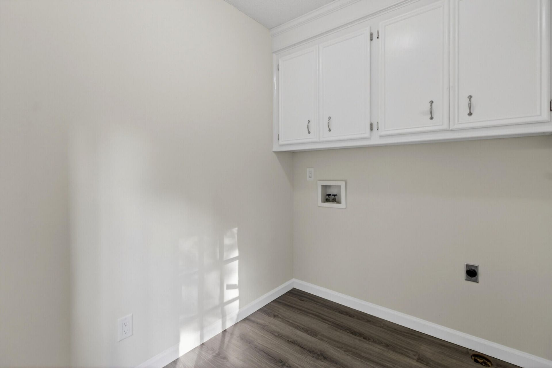 200 Loch Lomond Street Photo 17