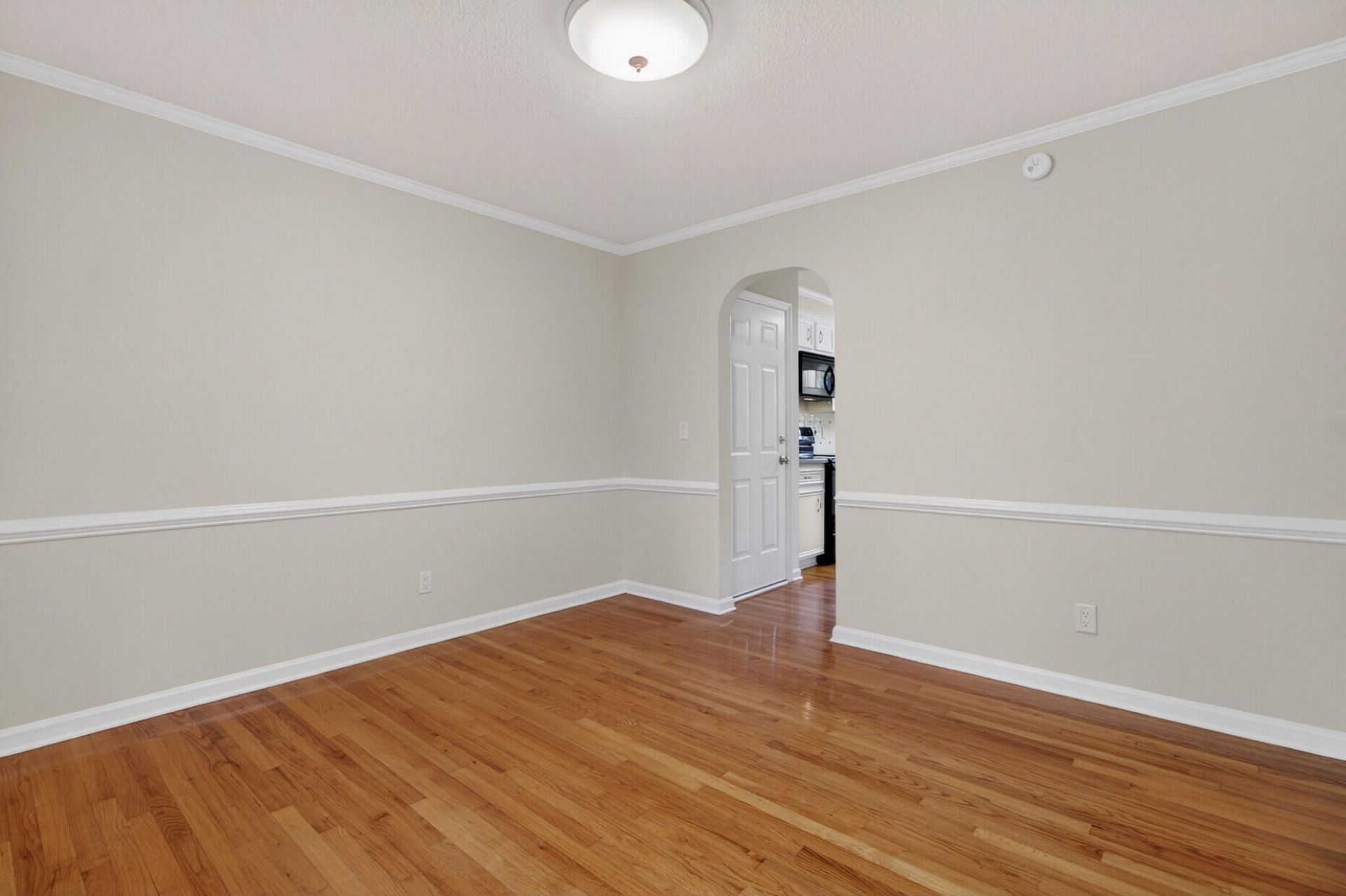 200 Loch Lomond Street Photo 21