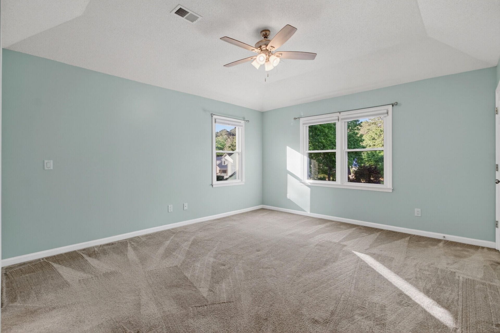 200 Loch Lomond Street Photo 26