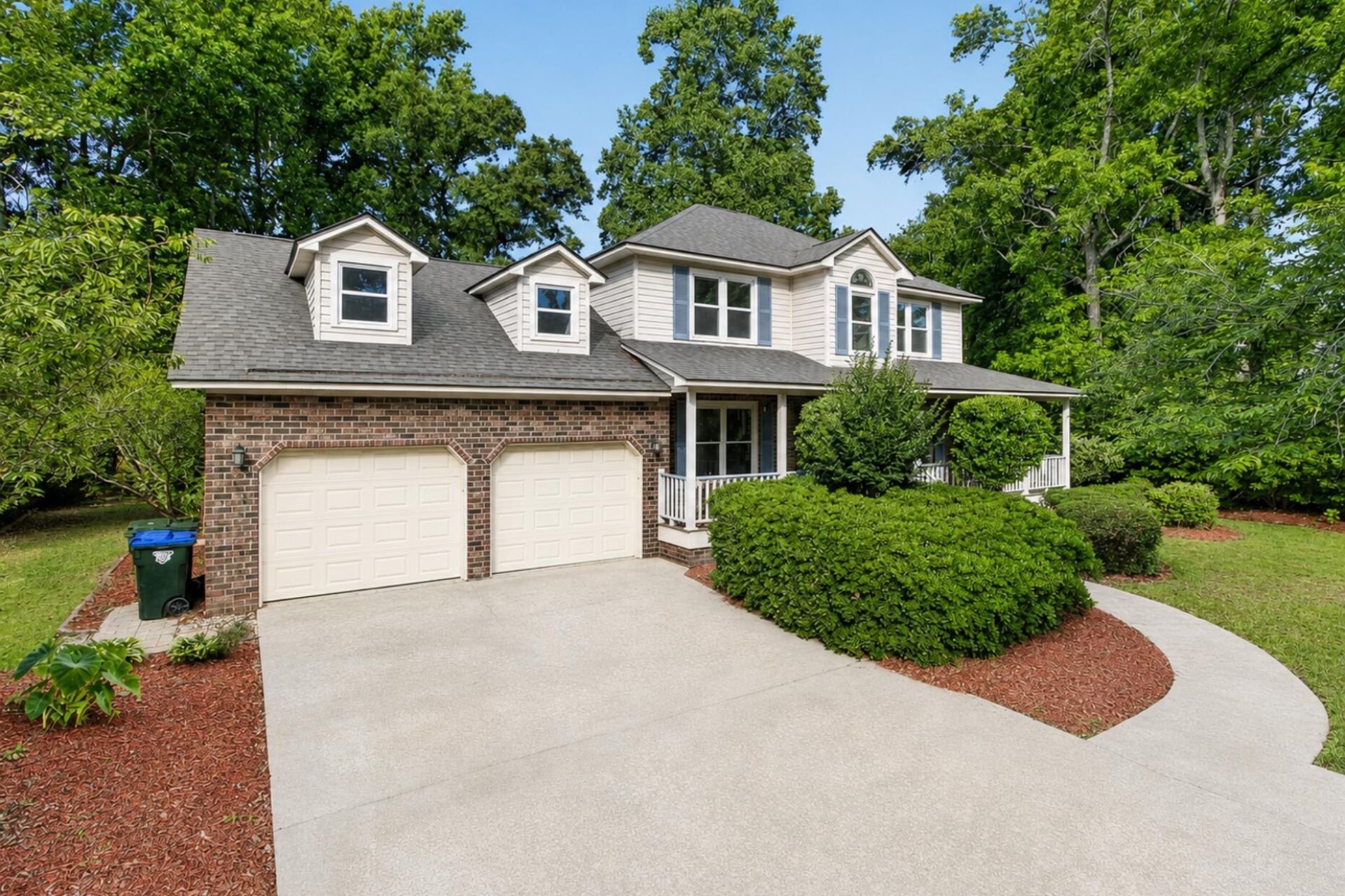 200 Loch Lomond Street Photo 3