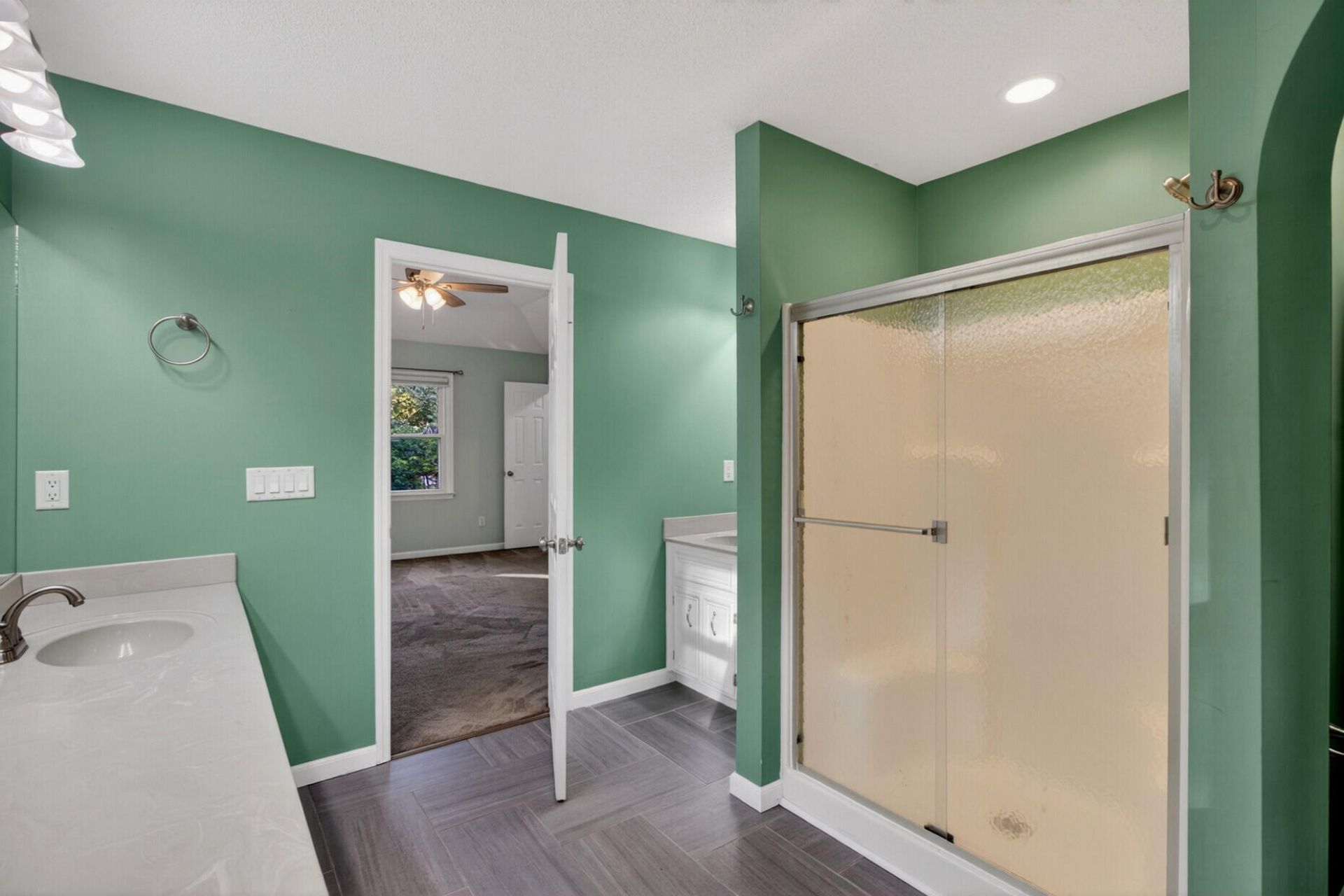 200 Loch Lomond Street Photo 30