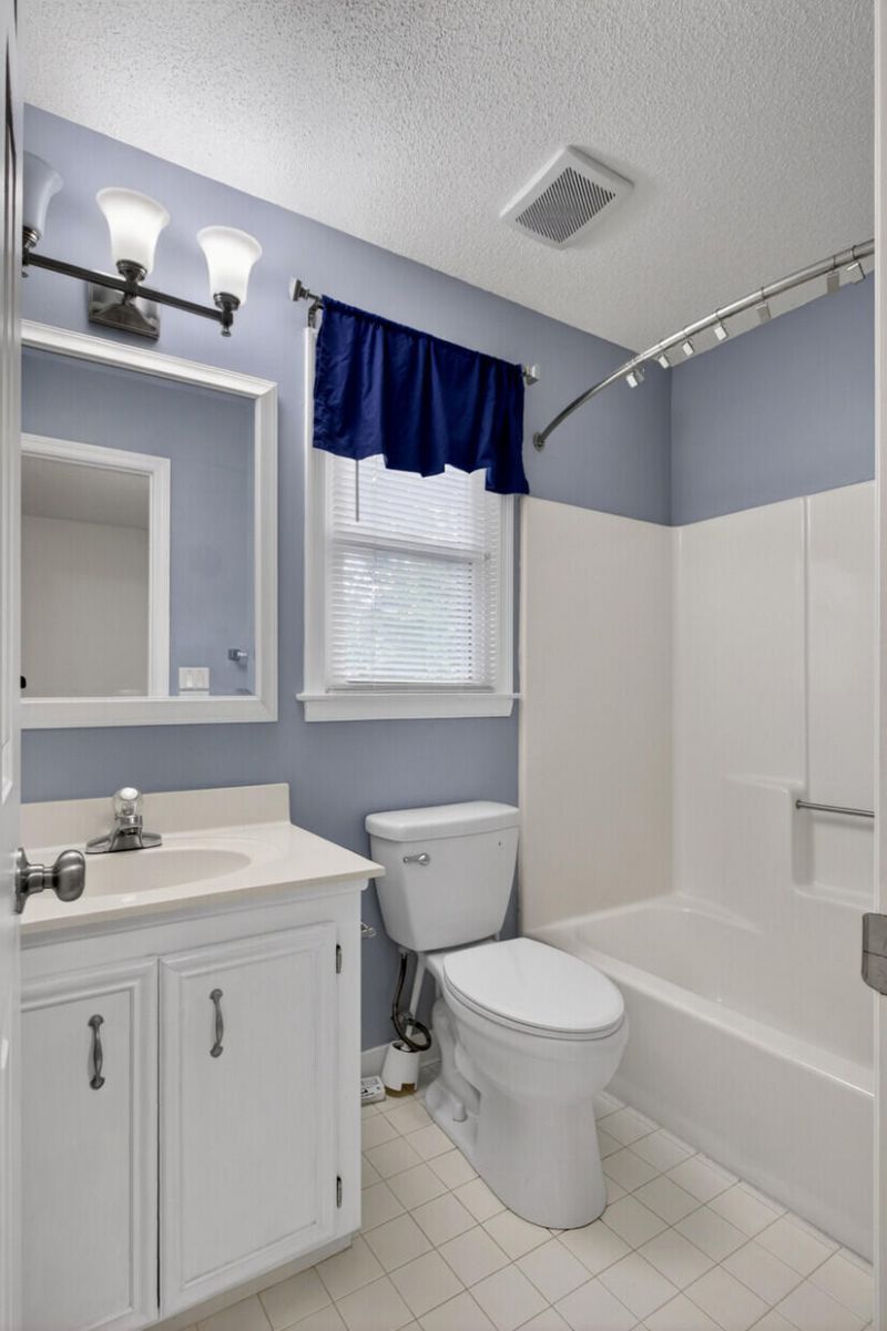 200 Loch Lomond Street Photo 33