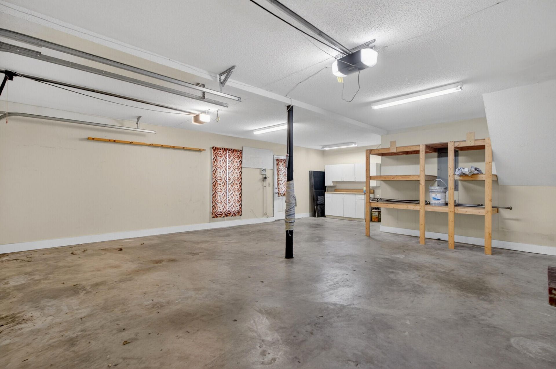 200 Loch Lomond Street Photo 36