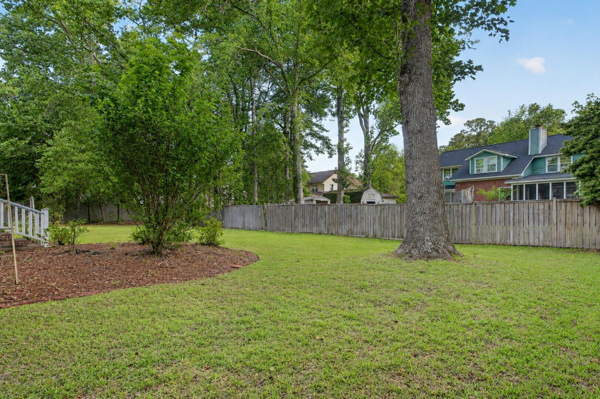 200 Loch Lomond Street Photo 42