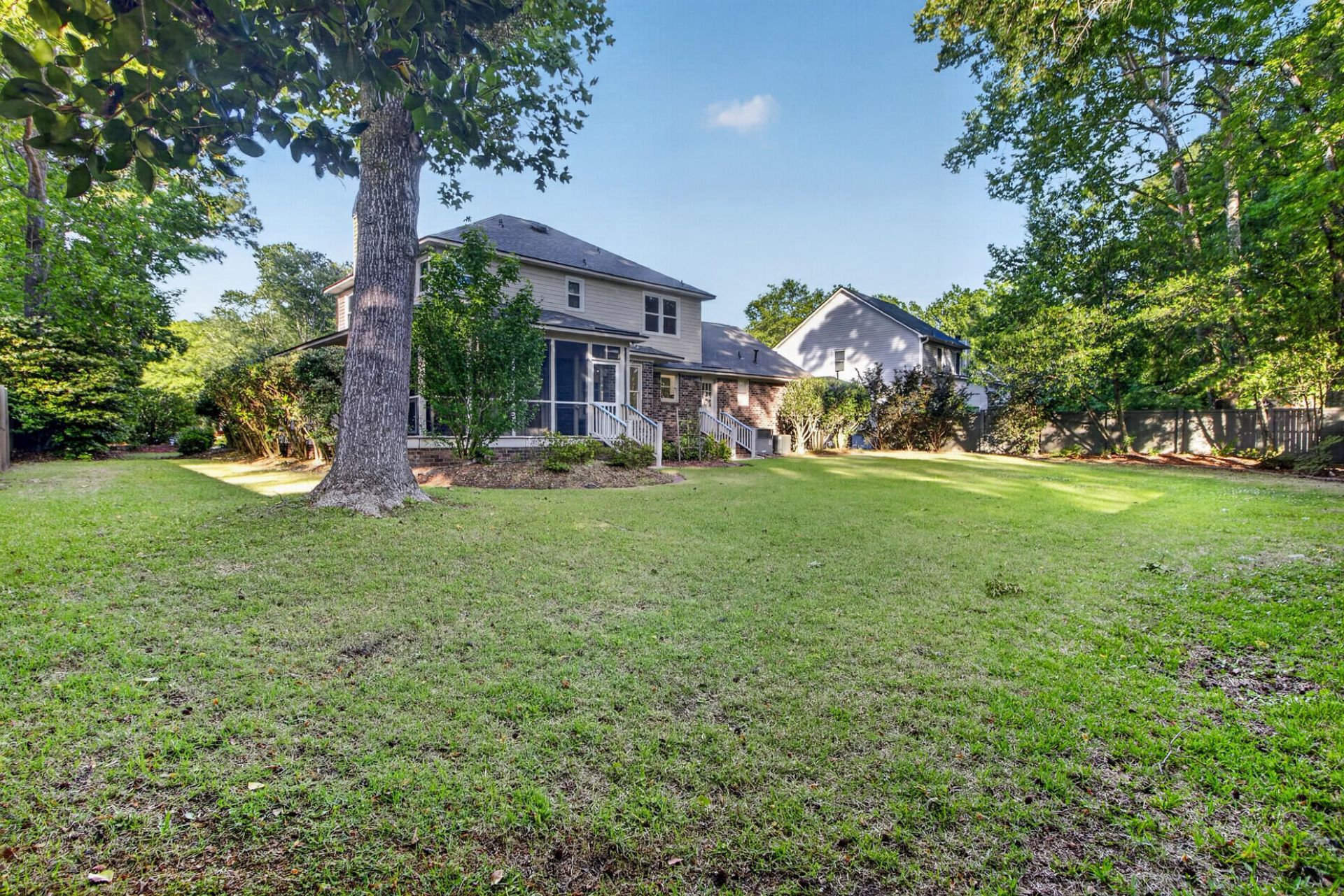 200 Loch Lomond Street Photo 43