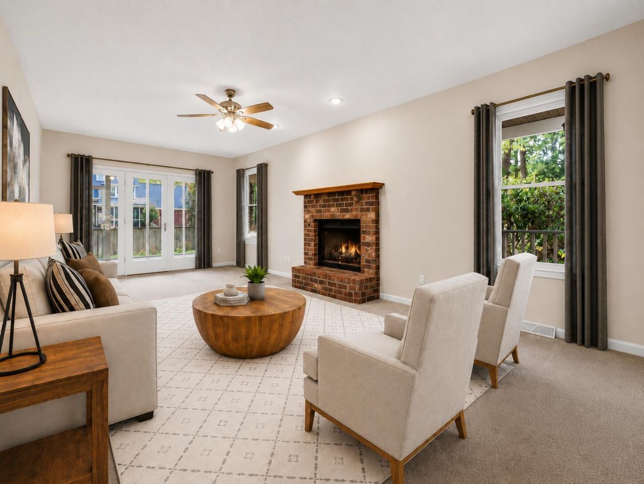 200 Loch Lomond Street Photo 8