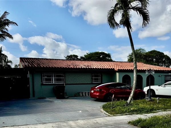 1314 W 77th St , Hialeah, FL 33014