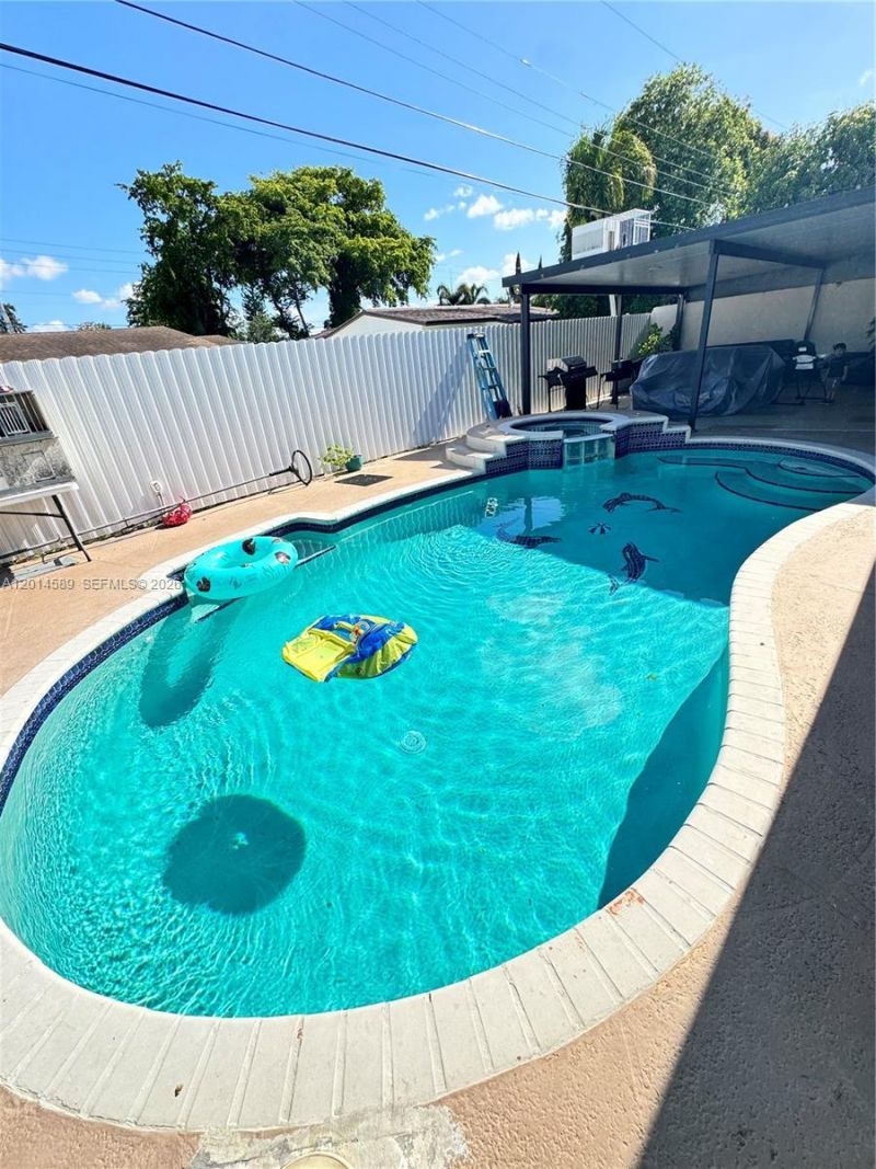 1314 W 77th St, Hialeah, FL 33014 Photo