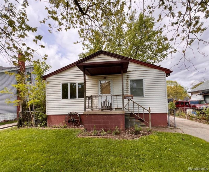 22095 Elmwood Avenue, Eastpointe, MI 48021 Main Photo