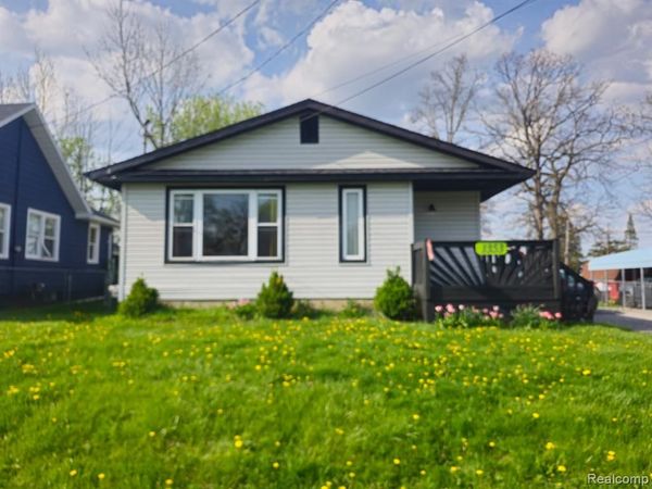 1353 E Decamp Street , Burton, MI 48529