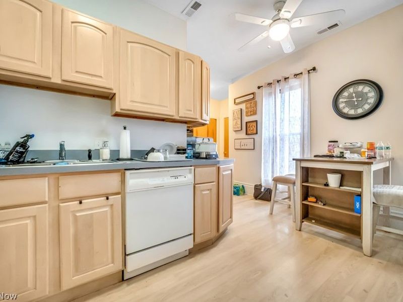 18621 Saint Clair Avenue, Cleveland, OH 44110 Photo 35