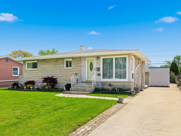329 E Myrick Avenue , Addison, IL 60101