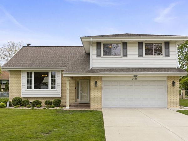 2426 S Shag Bark Trail , Arlington Heights, IL 60005