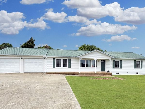 1390 Cooley Ford Rd , Tennessee Ridge, TN 37178