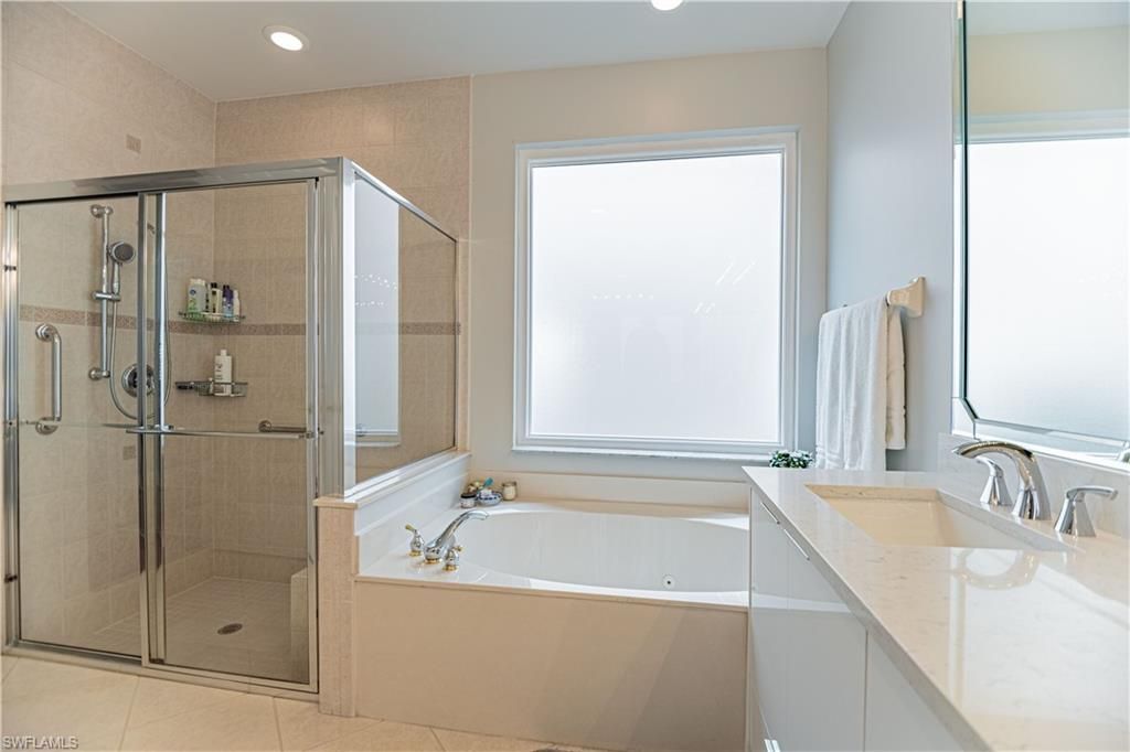 2033 Isla De Palma Cir, Naples, FL 34119 Photo