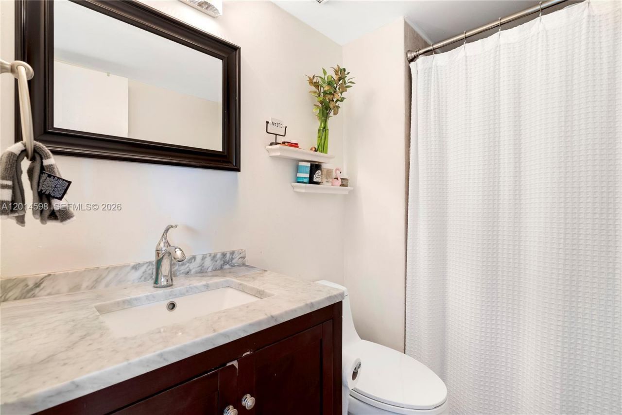 8540 NW 6th Ln, Unit 7-201, Miami, FL 33126 Photo