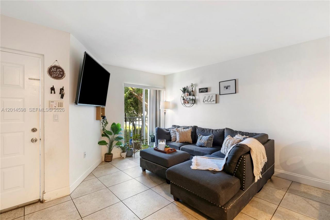 8540 NW 6th Ln, Unit 7-201, Miami, FL 33126 Photo