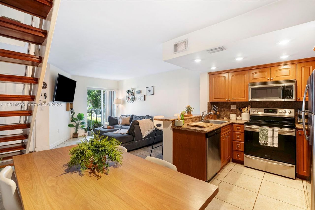 8540 NW 6th Ln, Unit 7-201, Miami, FL 33126 Photo