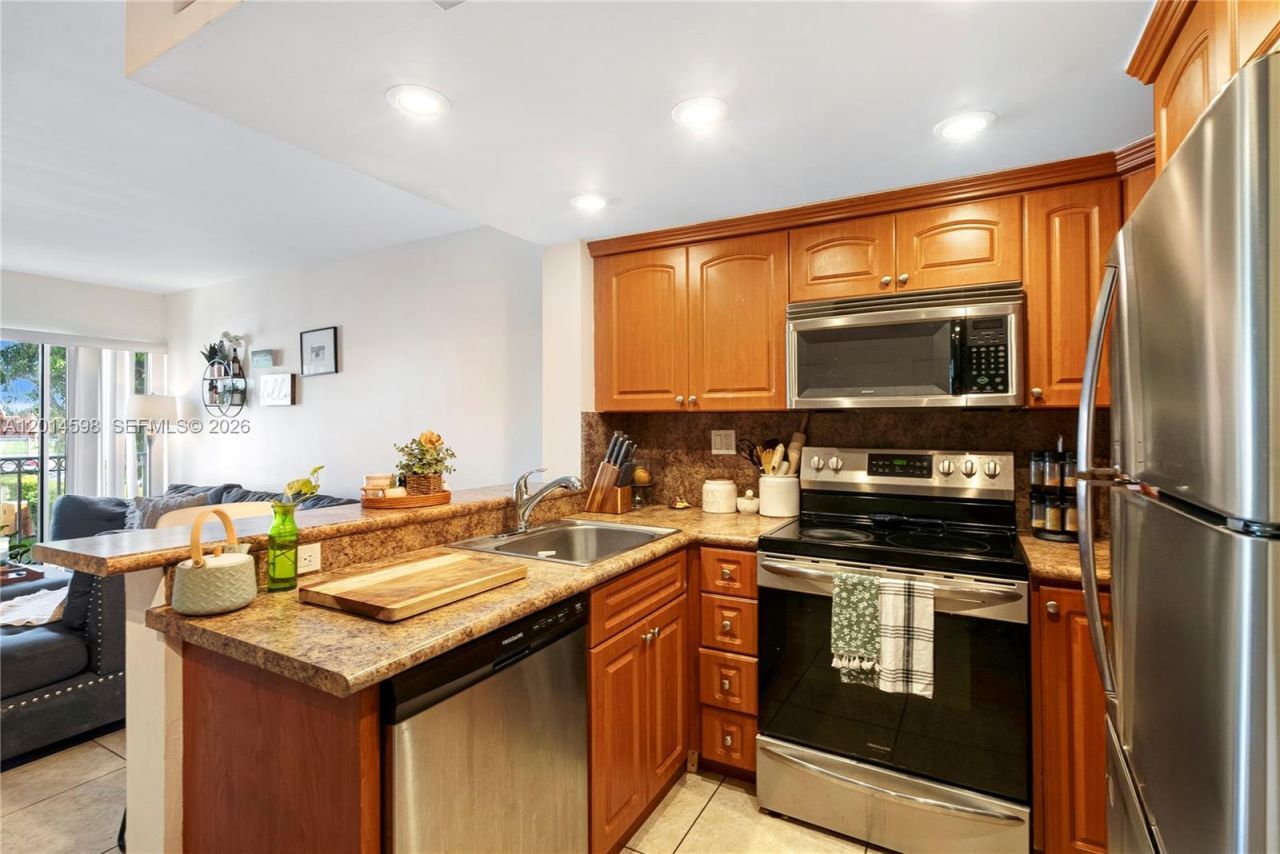 8540 NW 6th Ln, Unit 7-201, Miami, FL 33126 Photo