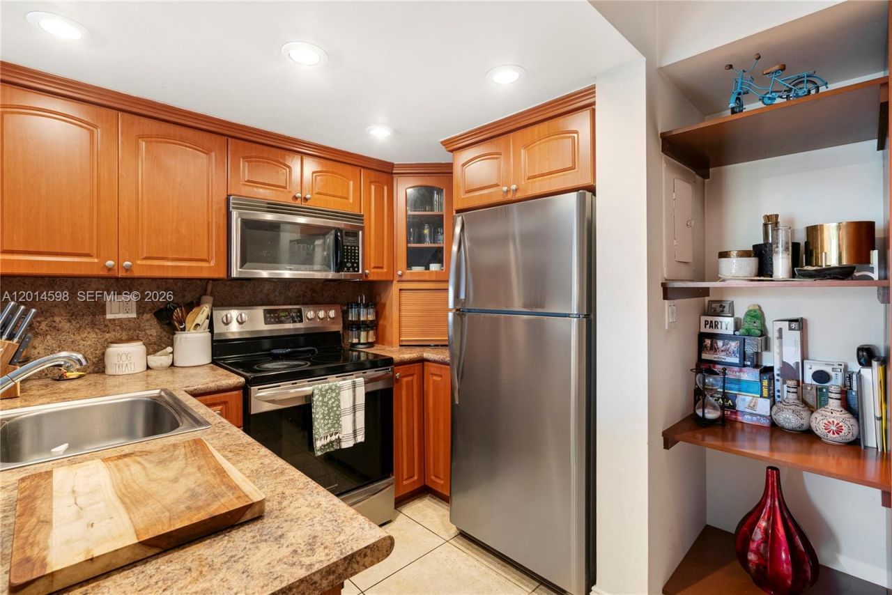 8540 NW 6th Ln, Unit 7-201, Miami, FL 33126 Photo