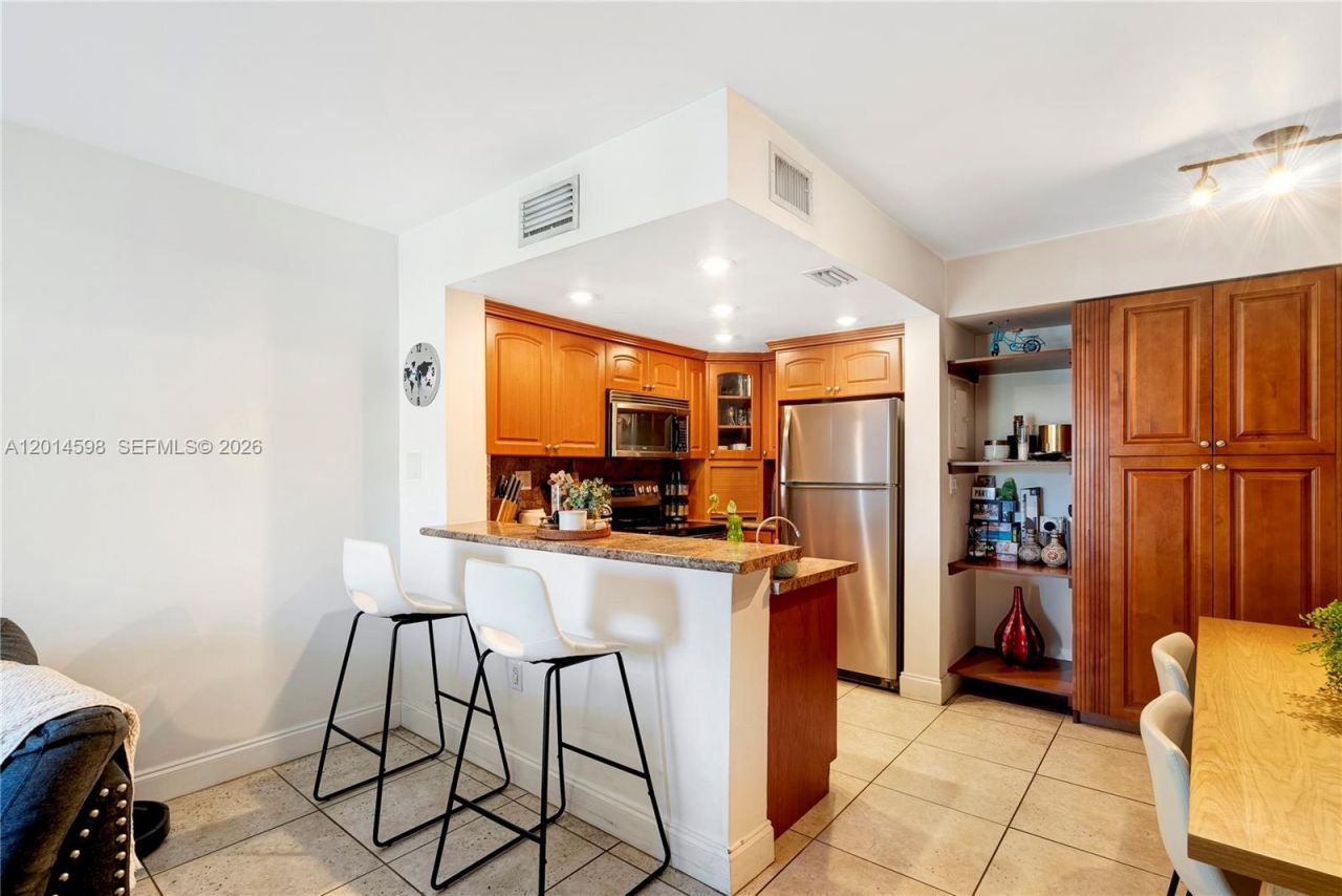8540 NW 6th Ln, Unit 7-201, Miami, FL 33126 Photo