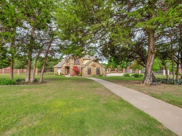 911 Bentle Branch Lane, Cedar Hill, TX 75104