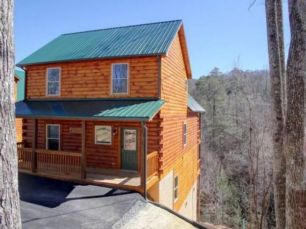 817 String Run Way, Pigeon Forge, TN 37863