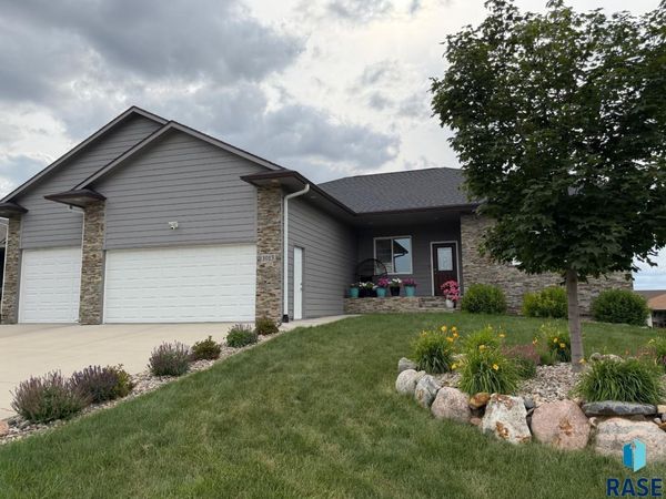 1013 N Danielle Dr, Sioux Falls, SD 57103