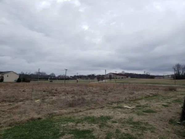 702 Bear Creek Pike , Columbia, TN 38401