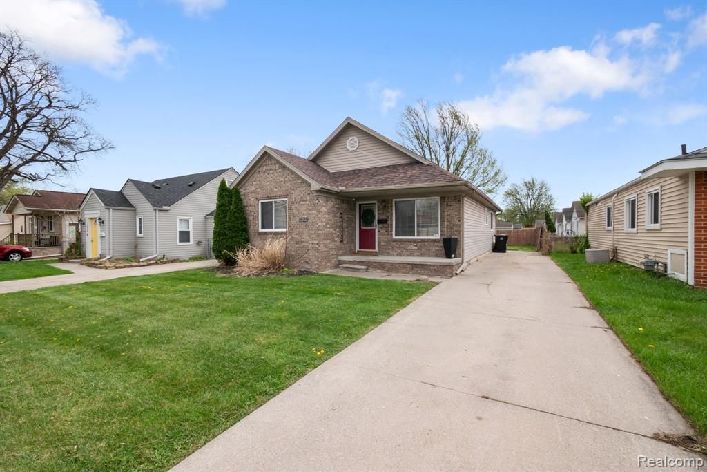 19036 Melvin Street, Roseville, MI 48066 Main Photo