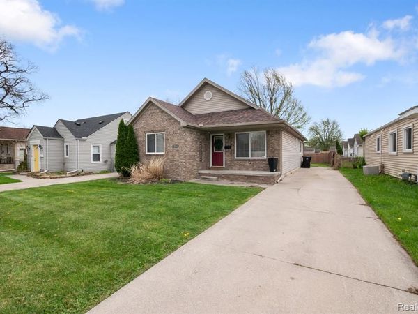 19036 Melvin Street , Roseville, MI 48066