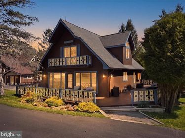 25 FALL PLACE, UNION DALE, PA 18470