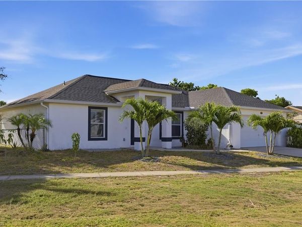 1082 Ridgeway DR , NORTH FORT MYERS, FL 33903
