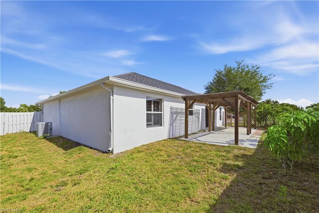 1082 Ridgeway Dr , North Fort Myers, FL 33903 Photo