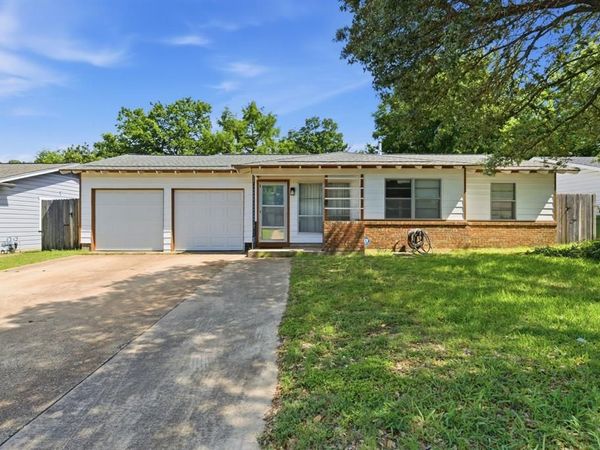 736 Oak Drive, Hurst, TX 76053