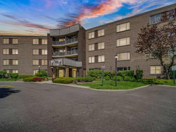 900 E Wilmette Road, Unit 406, Palatine, IL 60074