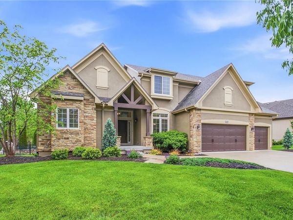 1637 NE Woodland Shores Drive, Lee's Summit, MO 64086