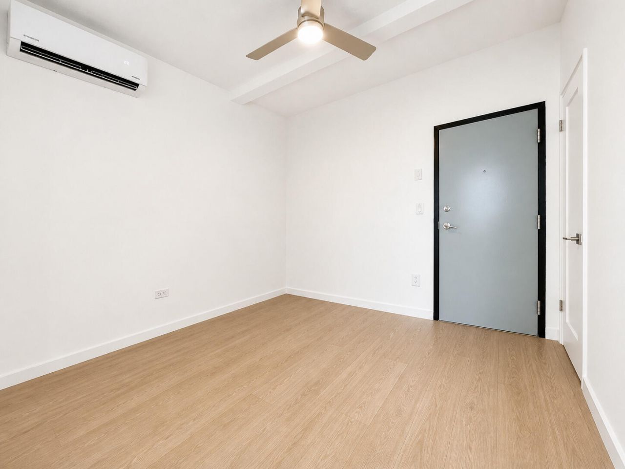 901 Collins Avenue, Unit 209, Miami Beach, FL 33139 Photo