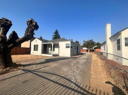 5748 Nina Way, Sacramento, CA 95824 Photo