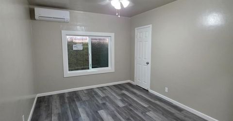 5748 Nina Way, Sacramento, CA 95824 Photo