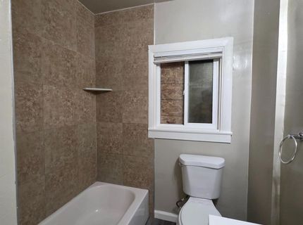 5748 Nina Way, Sacramento, CA 95824 Photo