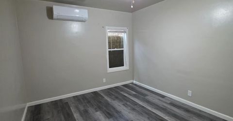 5748 Nina Way, Sacramento, CA 95824 Photo