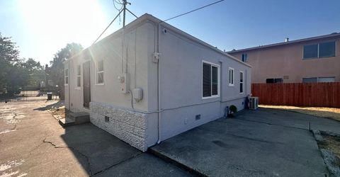 5748 Nina Way, Sacramento, CA 95824 Photo