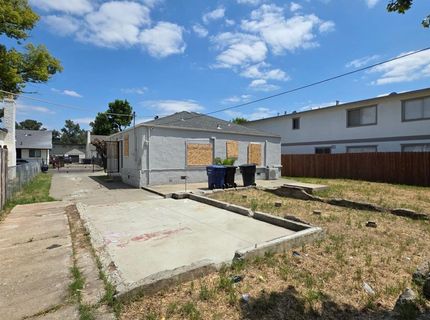 5748 Nina Way, Sacramento, CA 95824 Photo