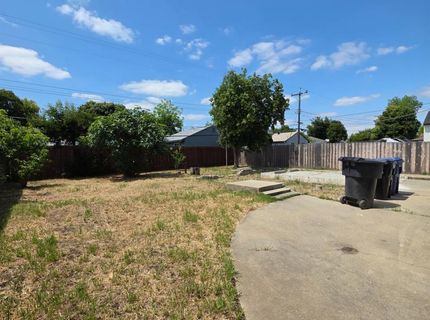 5748 Nina Way, Sacramento, CA 95824 Photo