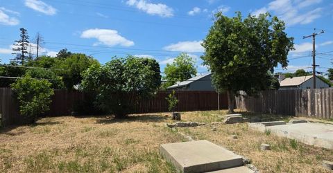 5748 Nina Way, Sacramento, CA 95824 Photo