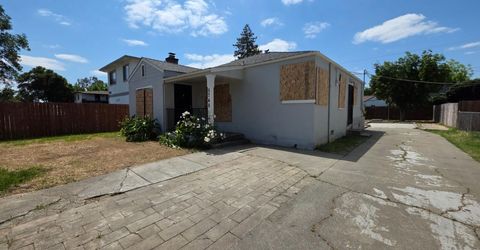 5748 Nina Way, Sacramento, CA 95824 Photo