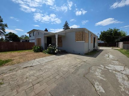 5748 Nina Way, Sacramento, CA 95824 Photo