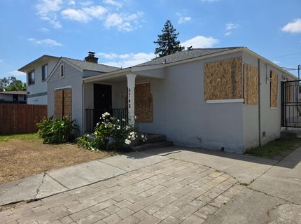 5748 Nina Way, Sacramento, CA 95824 Photo