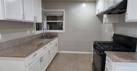 5748 Nina Way, Sacramento, CA 95824 Photo
